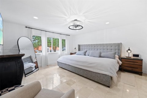 Villa ou maison à vendre à Miami Lakes, Floride: 5 chambres, 306.39 m2 № 1887764 - photo 25