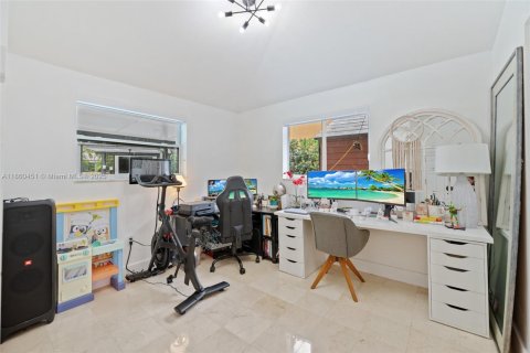 Villa ou maison à vendre à Miami Lakes, Floride: 5 chambres, 306.39 m2 № 1887764 - photo 11