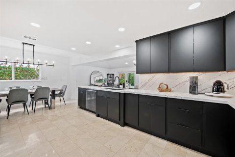 Villa ou maison à vendre à Miami Lakes, Floride: 5 chambres, 306.39 m2 № 1887764 - photo 19