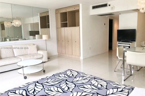 Studio in the Condo in Miami Beach, Florida  № 2042156