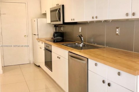 Condo in Miami Beach, Florida  № 2042156 - photo 6