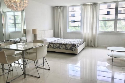 Condo in Miami Beach, Florida  № 2042156 - photo 2