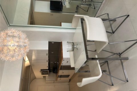 Condo in Miami Beach, Florida  № 2042156 - photo 3