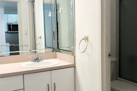 Condo in Miami Beach, Florida  № 2042156 - photo 9