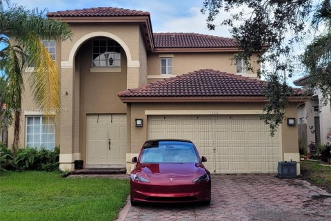 House in Miami, Florida 4 bedrooms, 199.93 sq.m. № 1946617 - photo 1