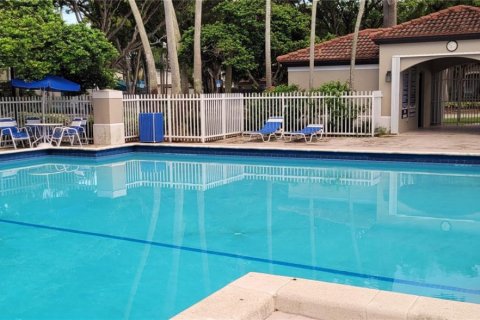 House in Miami, Florida 4 bedrooms, 199.93 sq.m. № 1946617 - photo 27