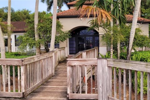 House in Miami, Florida 4 bedrooms, 199.93 sq.m. № 1946617 - photo 29