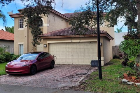 House in Miami, Florida 4 bedrooms, 199.93 sq.m. № 1946617 - photo 3