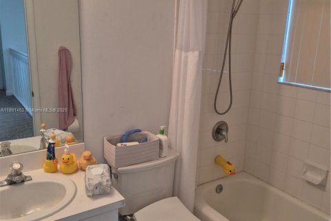 House in Miami, Florida 4 bedrooms, 199.93 sq.m. № 1946617 - photo 25
