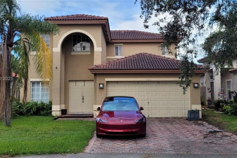 House in Miami, Florida 4 bedrooms, 199.93 sq.m. № 1946617 - photo 2