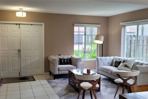 House in Miami, Florida 4 bedrooms, 199.93 sq.m. № 1946617 - photo 4