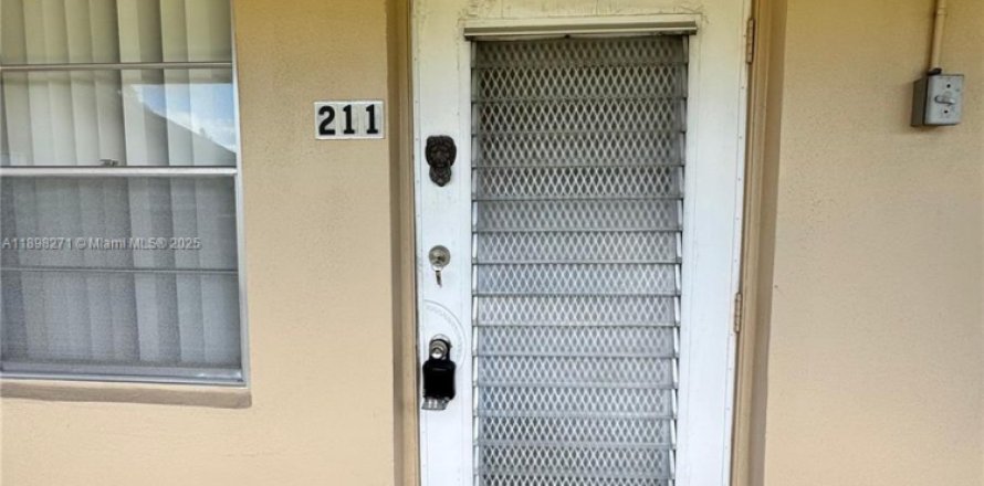 Condominio en West Palm Beach, Florida, 1 dormitorio  № 1949456