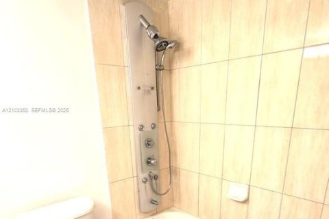 Copropriété à vendre à Miami, Floride: 39.2 m2 № 2407932 - photo 6