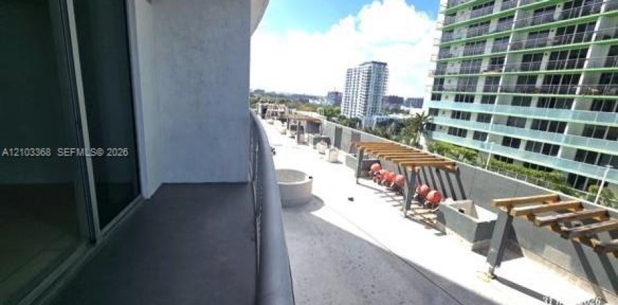 Studio à Condo à Miami, Floride  № 2407932