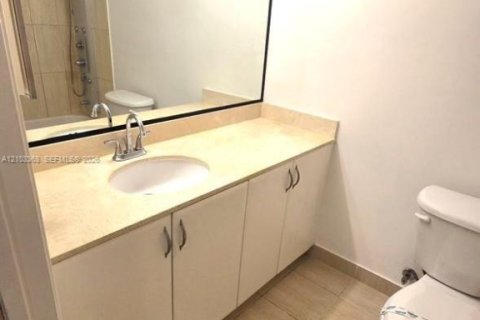 Copropriété à vendre à Miami, Floride: 39.2 m2 № 2407932 - photo 7