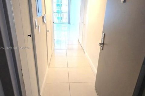 Copropriété à vendre à Miami, Floride: 39.2 m2 № 2407932 - photo 9