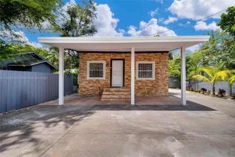 House in Miami, Florida 3 bedrooms, 107.77 sq.m. № 1851915 - photo 1