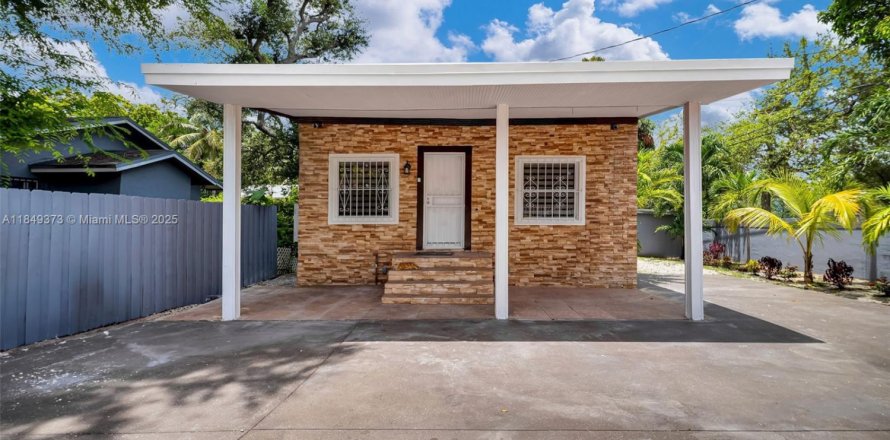 House in Miami, Florida 3 bedrooms, 107.77 sq.m. № 1851915