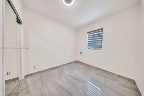 House in Miami, Florida 3 bedrooms, 107.77 sq.m. № 1851915 - photo 15