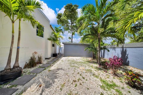 House in Miami, Florida 3 bedrooms, 107.77 sq.m. № 1851915 - photo 16