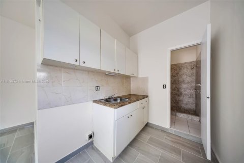 House in Miami, Florida 3 bedrooms, 107.77 sq.m. № 1851915 - photo 20