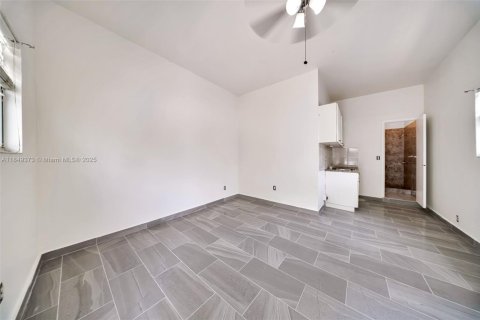 House in Miami, Florida 3 bedrooms, 107.77 sq.m. № 1851915 - photo 18
