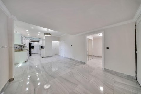 House in Miami, Florida 3 bedrooms, 107.77 sq.m. № 1851915 - photo 4
