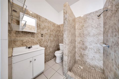 House in Miami, Florida 3 bedrooms, 107.77 sq.m. № 1851915 - photo 21