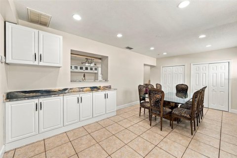 Villa ou maison à vendre à Brandon, Floride: 5 chambres, 413.79 m2 № 2395612 - photo 27