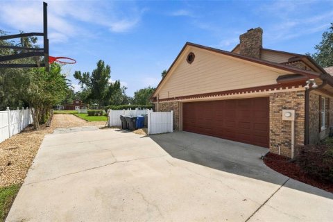Villa ou maison à vendre à Brandon, Floride: 5 chambres, 413.79 m2 № 2395612 - photo 10