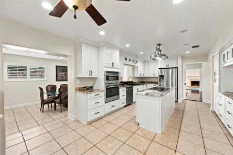 Villa ou maison à vendre à Brandon, Floride: 5 chambres, 413.79 m2 № 2395612 - photo 22