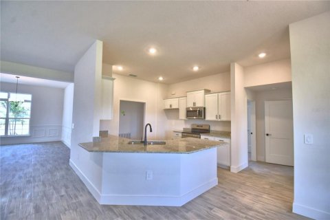 House in Auburndale, Florida 4 bedrooms, 233 sq.m. № 2289793 - photo 8