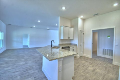 House in Auburndale, Florida 4 bedrooms, 233 sq.m. № 2289793 - photo 10
