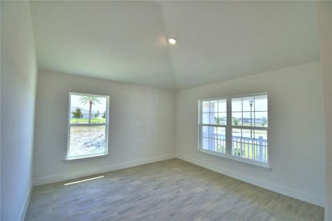 House in Auburndale, Florida 4 bedrooms, 233 sq.m. № 2289793 - photo 2