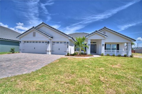 House in Auburndale, Florida 4 bedrooms, 233 sq.m. № 2289793