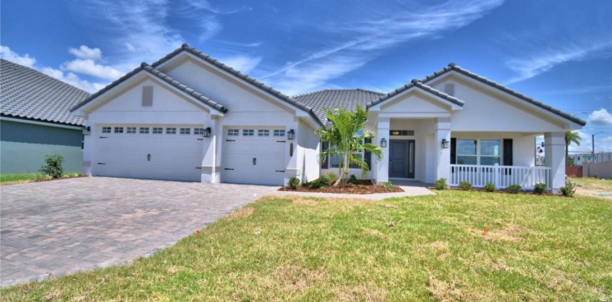 House in Auburndale, Florida 4 bedrooms, 233 sq.m. № 2289793