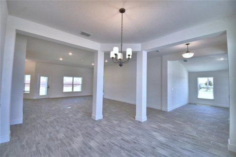 House in Auburndale, Florida 4 bedrooms, 233 sq.m. № 2289793 - photo 5