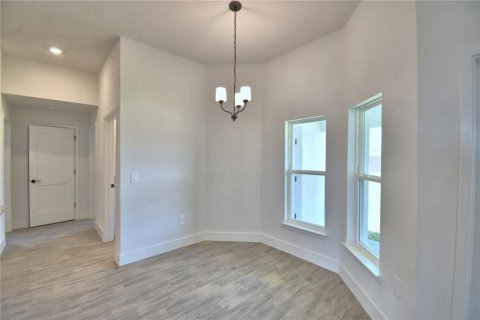House in Auburndale, Florida 4 bedrooms, 233 sq.m. № 2289793 - photo 9