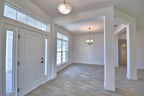 House in Auburndale, Florida 4 bedrooms, 233 sq.m. № 2289793 - photo 3