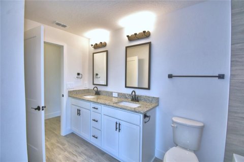 House in Auburndale, Florida 4 bedrooms, 233 sq.m. № 2289793 - photo 21