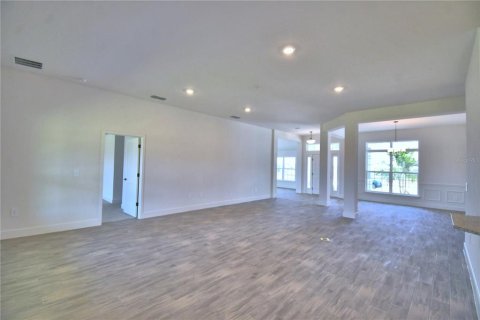 House in Auburndale, Florida 4 bedrooms, 233 sq.m. № 2289793 - photo 7