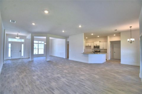House in Auburndale, Florida 4 bedrooms, 233 sq.m. № 2289793 - photo 6