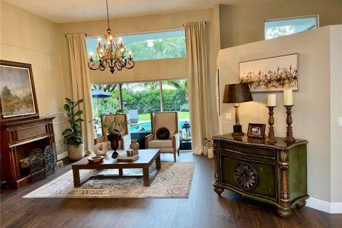 House in Coral Springs, Florida 5 bedrooms, 234.58 sq.m. № 1784044 - photo 2