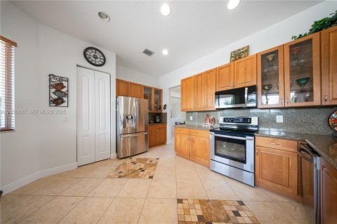 Купить виллу или дом в Хомстед, Флорида 4 спальни, 248.79м2, № 1989787 - фото 13