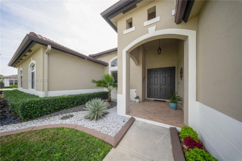 Купить виллу или дом в Хомстед, Флорида 4 спальни, 248.79м2, № 1989787 - фото 4