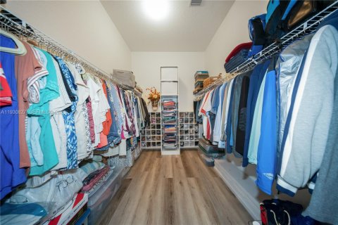 Купить виллу или дом в Хомстед, Флорида 4 спальни, 248.79м2, № 1989787 - фото 18