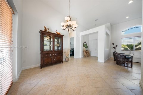 Купить виллу или дом в Хомстед, Флорида 4 спальни, 248.79м2, № 1989787 - фото 5