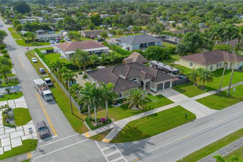 Купить виллу или дом в Хомстед, Флорида 4 спальни, 248.79м2, № 1989787 - фото 3