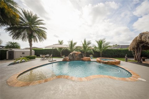 Купить виллу или дом в Хомстед, Флорида 4 спальни, 248.79м2, № 1989787 - фото 28