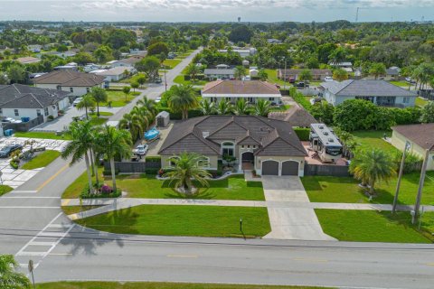 Купить виллу или дом в Хомстед, Флорида 4 спальни, 248.79м2, № 1989787 - фото 1